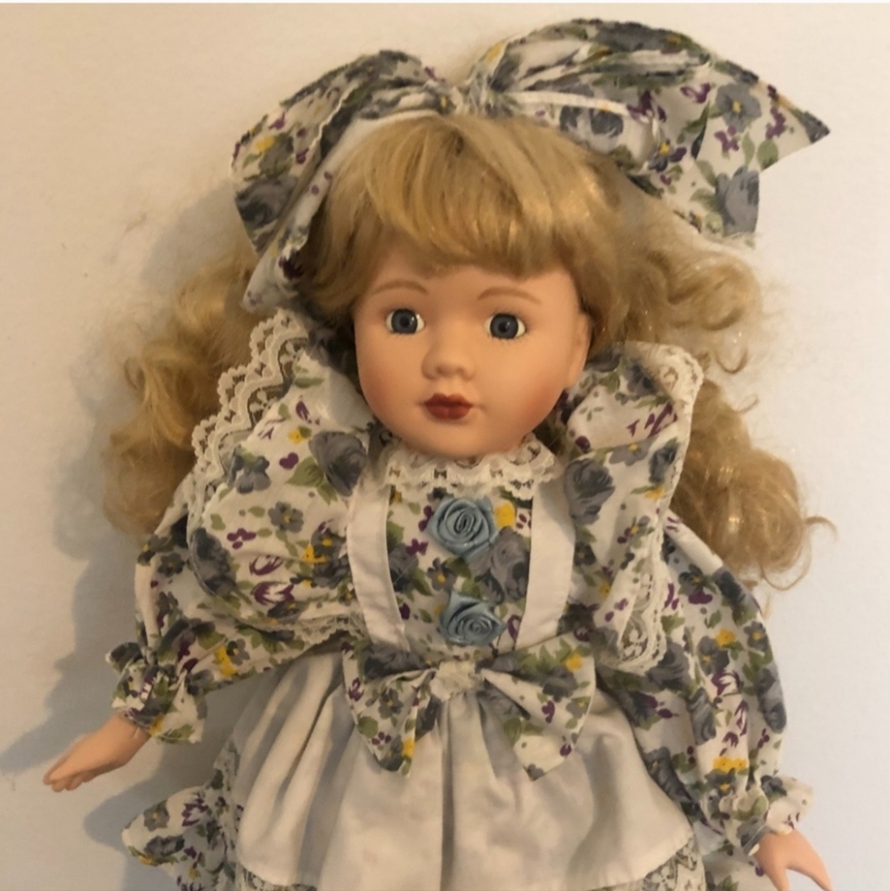Porcelain Doll - No Stand